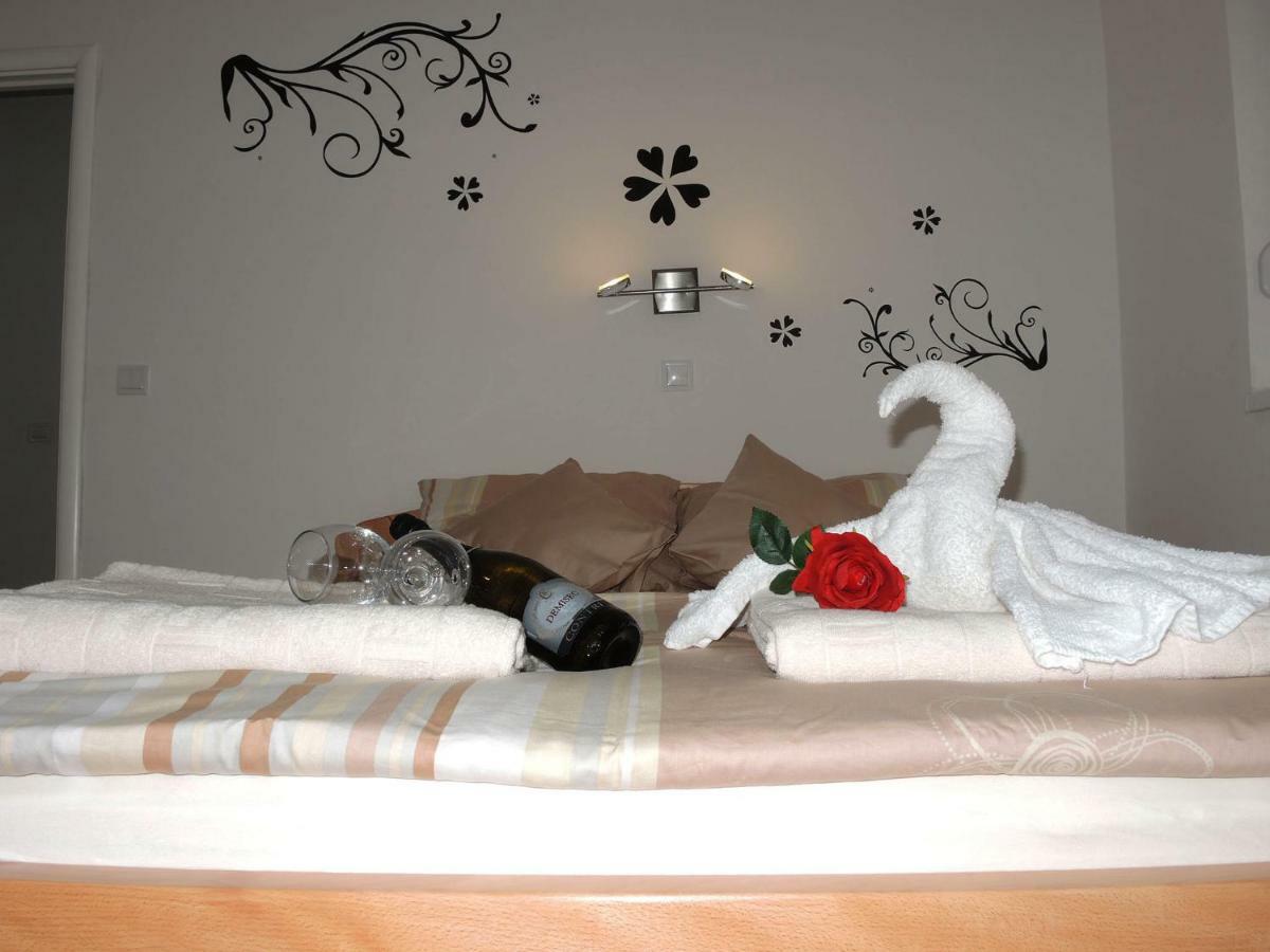 Iva Apartmani Tribalj Exterior foto