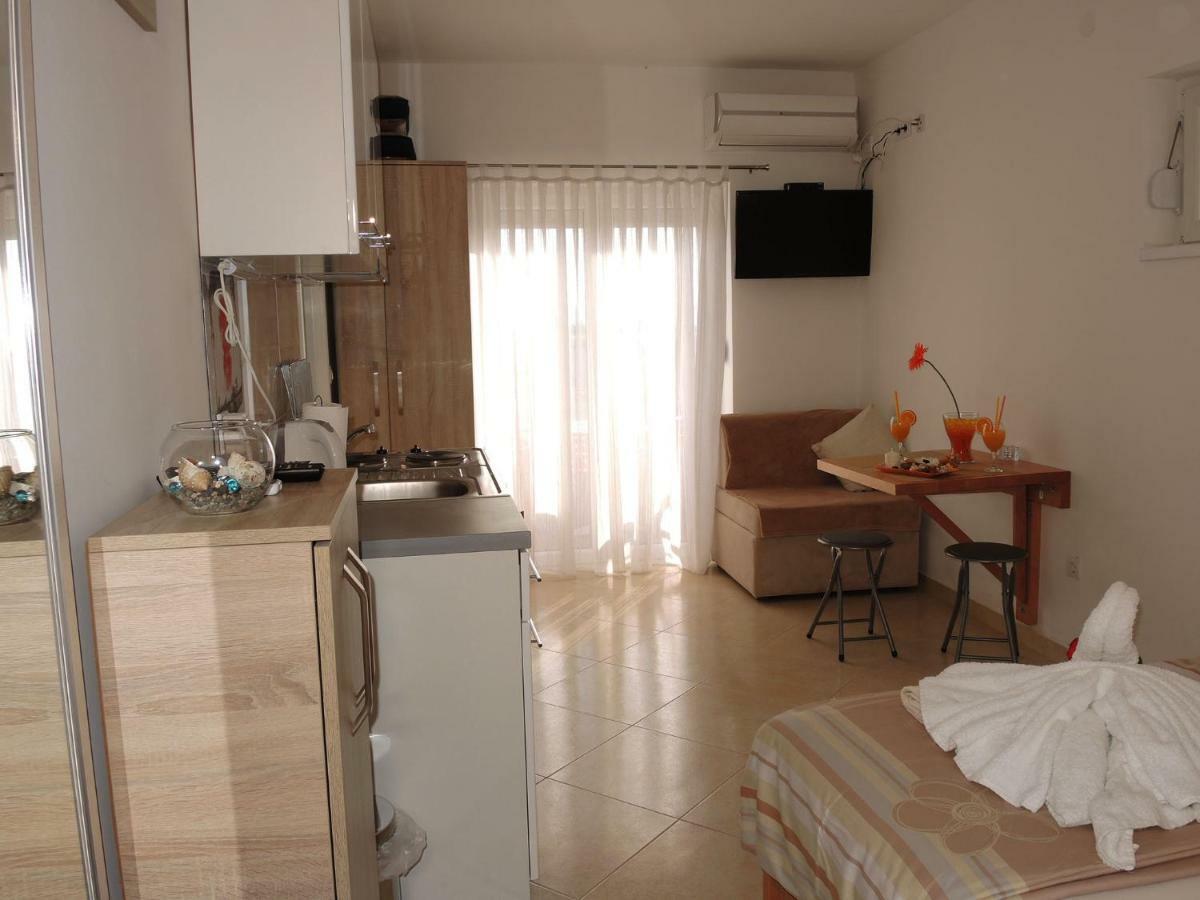 Iva Apartmani Tribalj Exterior foto