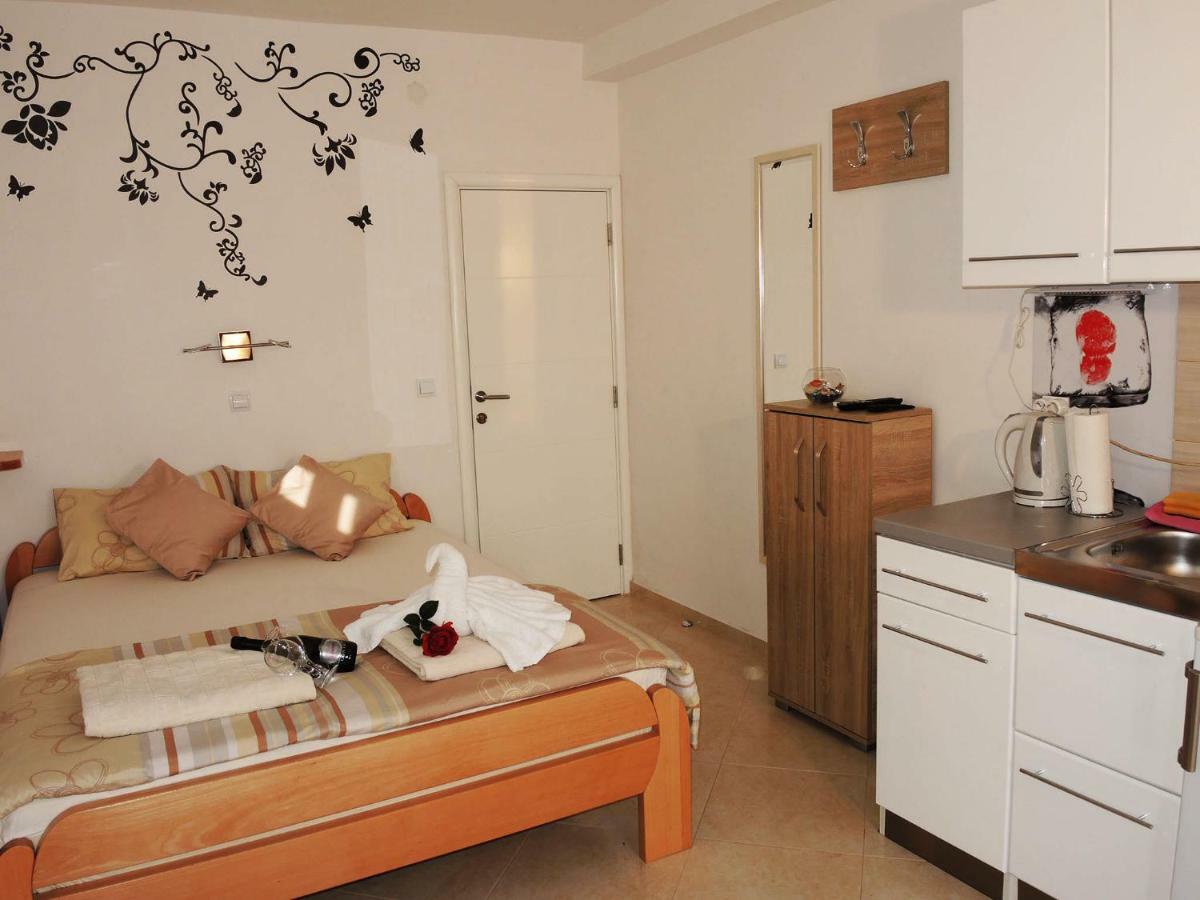 Iva Apartmani Tribalj Exterior foto