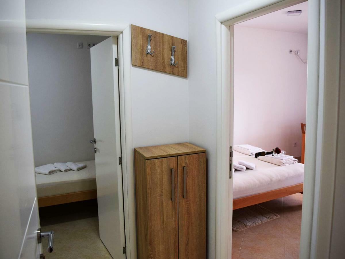 Iva Apartmani Tribalj Exterior foto